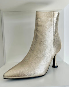 GOLD ANKLE BOOTSbootsLauraliverpoolboutiqueLauraliverpoolboutique004 GOLD 347156561613GOLDGOLD ANKLE BOOTS